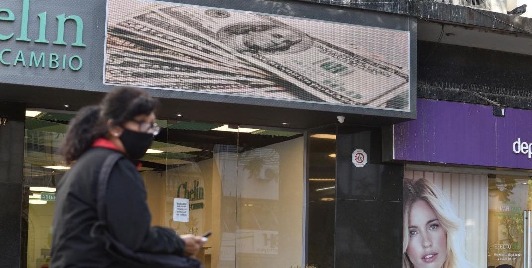 semana-financiera-suba-de-tasas-contuvo-al-dolar-paralelo